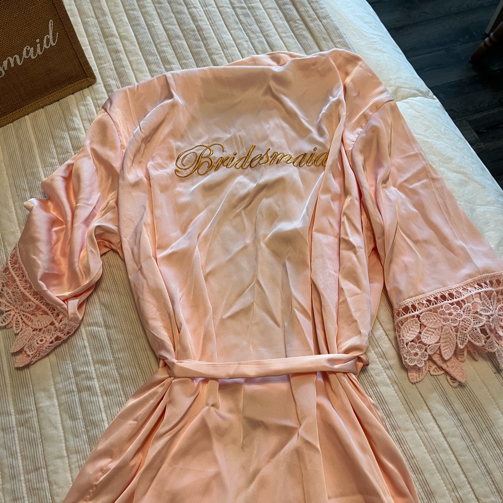 Bridesmaid Bundle - Pink Lace Trim Satin Robe - Picture 5 of 5